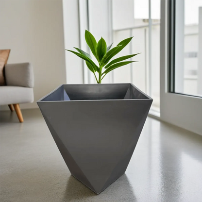 Diamnond Shaped Planter Black Color